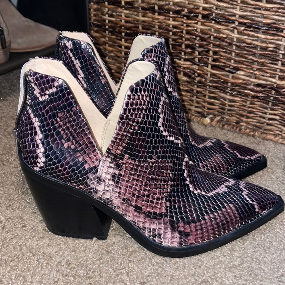 Vince Camuto bootie